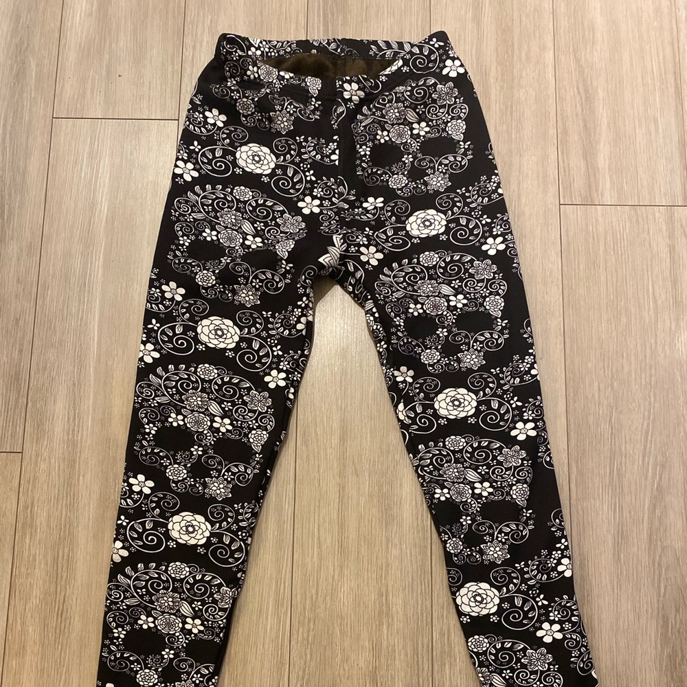 Just Cozy Fuzzy Skull Leggings